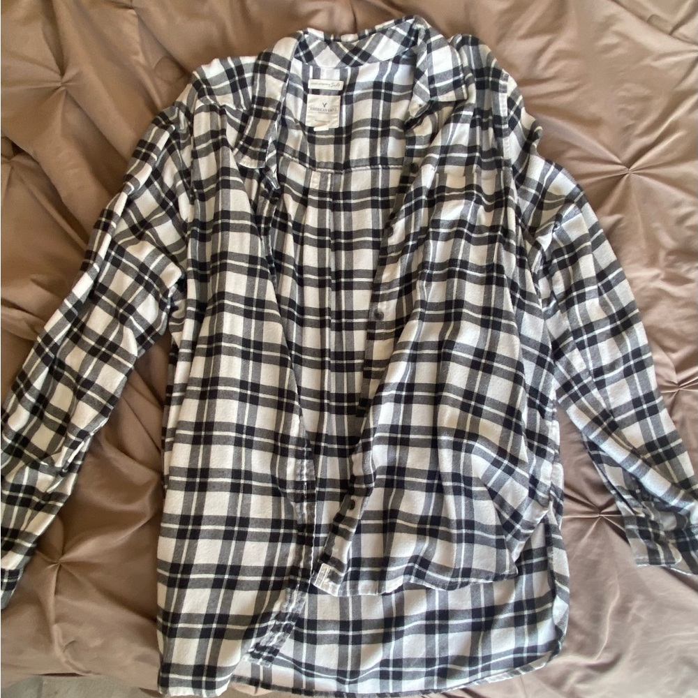 American Eagle blank and white flannel